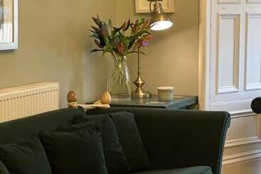 تختخواب و صبحانه Bythesea Guest House