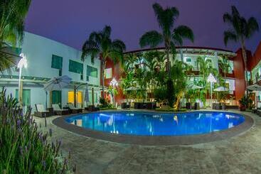 ホテル Estancia Business Class