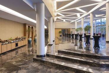 Отель Noah S Ark Deluxe  & Spa