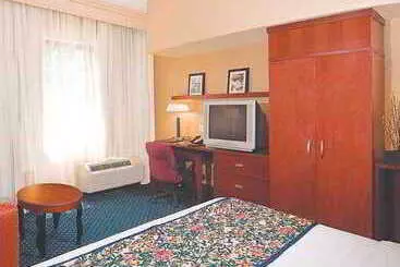 ホテル Courtyard Suffolk Chesapeake