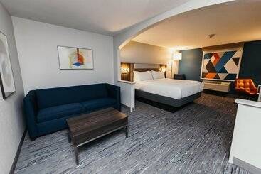 Отель Holiday Inn Express And Suites Urbandale Des Moines, An Ihg