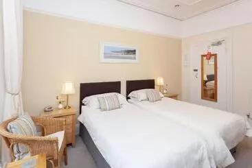 مبيت وإفطار The Baytree