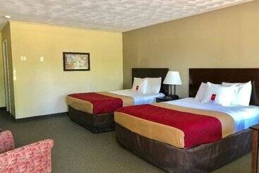 Отель Quality Inn & Suites Munising