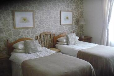 فندق The Broadfield