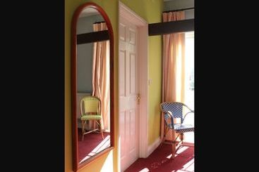 호텔 The Roebuck Inn