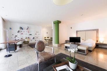 Burns Art & Culture Suitehotel