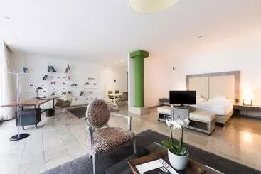 Burns Art & Culture Suitehotel