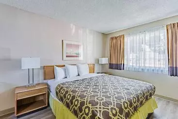 Motelli Coastal Breeze Inn