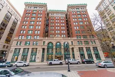 Апартаменты Oakwood At One India Street