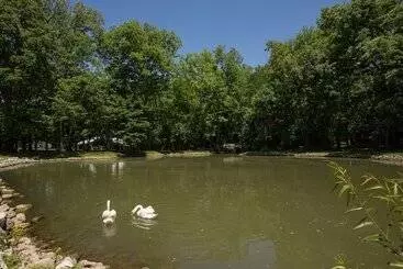 בית מלון כפרי New Harmony Inn Resort And Conference Center