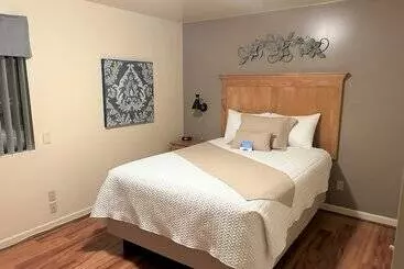 Hotelli Affordable Corporate Suites   Florist Road