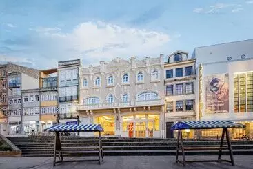 Moov Hotel Porto Centro