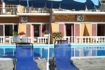 River Studios & Apartments