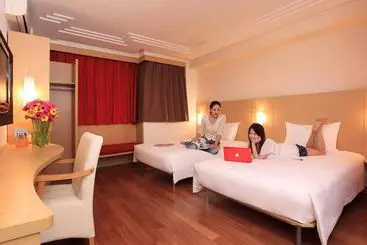 هتل Ibis Shanghai Yu Garden