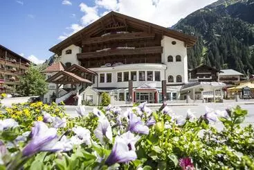 Отель Mittagskogel Pitztal