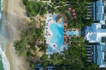 בית מלון כפרי Natai Beach Resort