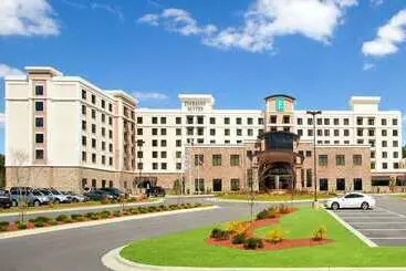 Hotelli Embassy Suites By Hilton Fayetteville Fort Liberty