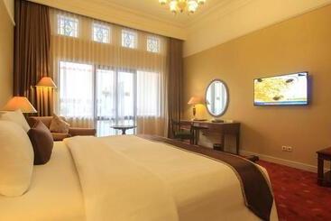 Отель Salak The Heritage Bogor