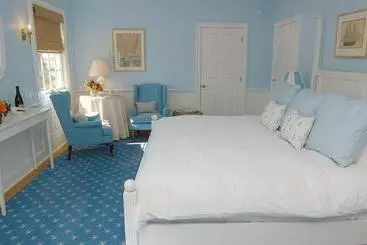 فندق The Breakwater Inn & Spa