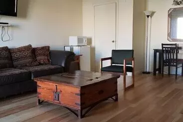 فندق على الطريق Deluxe Inn