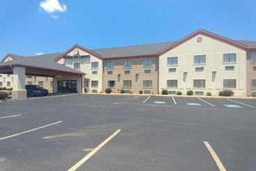 בית מלון כפרי Hiway Inn Express & Suites