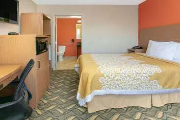 酒店 Days Inn & Suites By Wyndham Arlington Near Six Flags