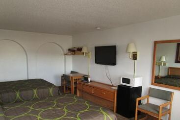 בית מלון כפרי North Country Inn & Suites