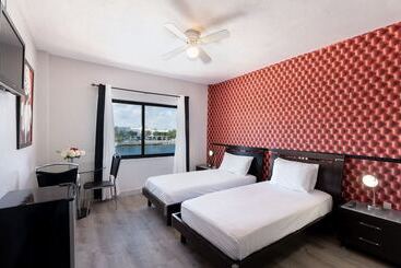 هتل Notebook Miami Beach