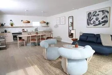 Hotel The Shoals Suites & Slips