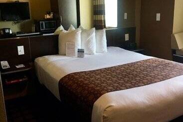 Microtel Inn & Suites By Wyndham Minot