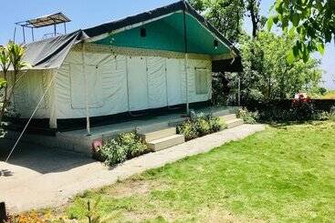 בית מלון כפרי Tatva Bir Tents And