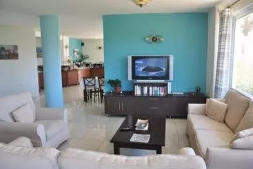 בית מלון כפרי Castri Village