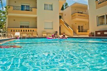 ホテル Semiramis Suites