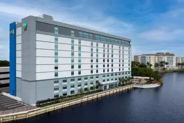 Hotelli Home2 Suites By Hilton Miami Airport South Blue Lagoon