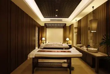 Graceland Khaolak Beachfront Resort