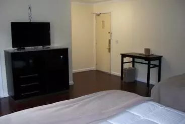 בית מלון כפרי Budget Inn & Suites