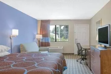 מוטל Super 8 By Wyndham Brinkley