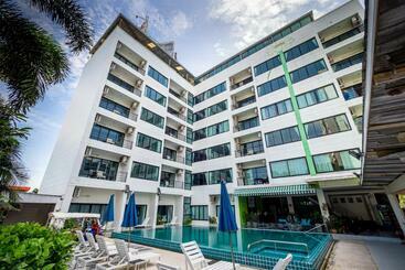 Отель Reddoorz Italay Resort