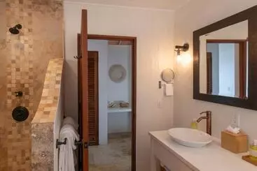 Lovango Resort And Beach Club