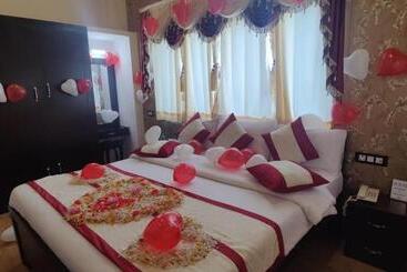 Hotel The Ranikhet Continental