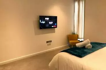 ペンション Maplewood Luxurious One Bed Flat With Free Parking