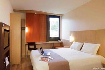 Отель Hôtel Ibis Guingamp Cœur De Bretagne