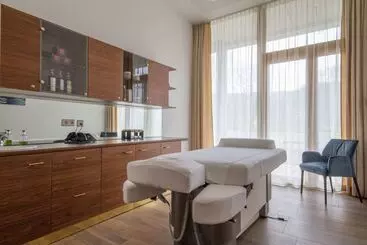 Hotel Schlosspark Mauerbach   Adults Only