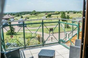 酒店 The Chase Golf & Country Club