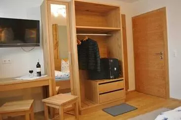 Bed and Breakfast Haus Fischer Nassfeldblick