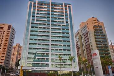Hotel Athos Bulcão Hplus Executive