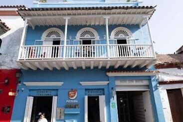 ホテル Media Luna Hostel