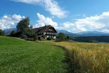 בית מלון כפרי Lassacher Biobauernhof