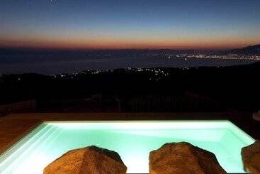 هتل Euphoria Suites