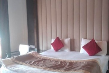 Hotel Goroomgo Blue Moon Bhimtal